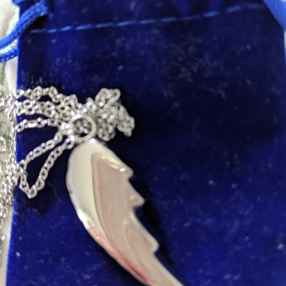Angel wings necklace with Rose - Picture 3 of 3